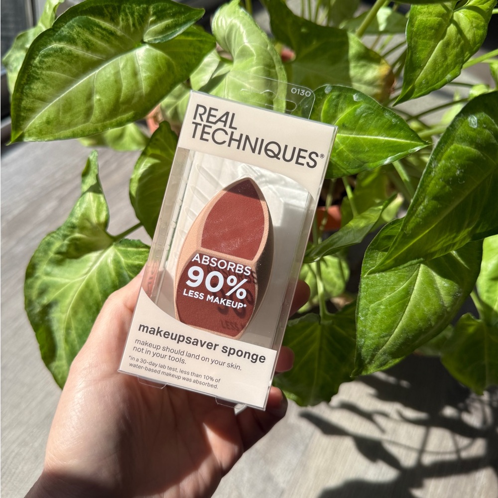 Real Techniques Makeupsaver Blending Sponge – Brand New